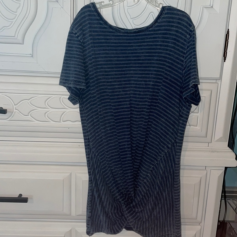 Juniors tee size 14-16